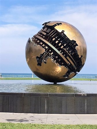 pesaro-sfera-grande-di